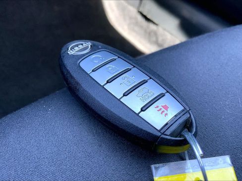 Used 2025 Nissan Altima 2.5 SV FWD image 15