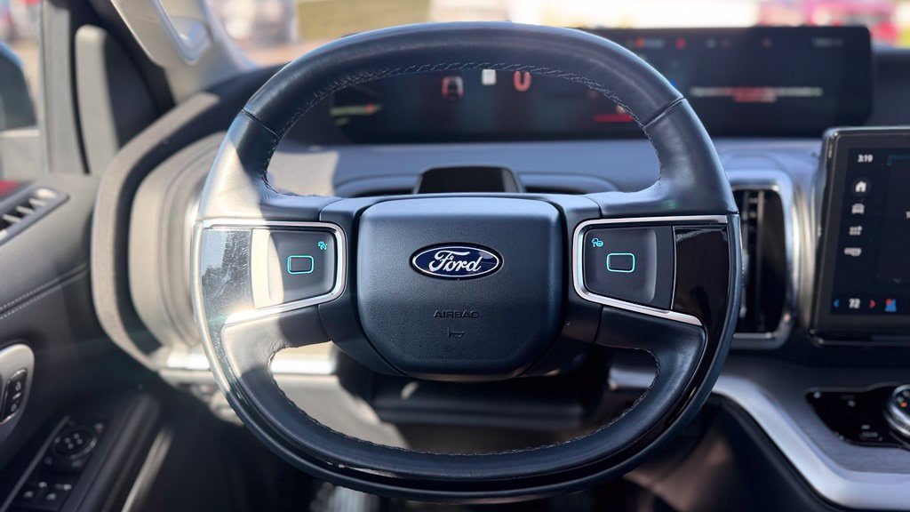 Used 2025 Ford Expedition Platinum AWD/4WD image 13