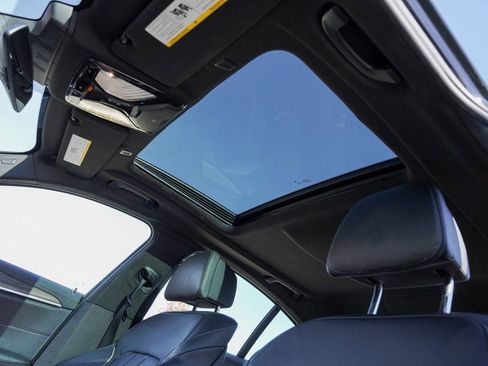 Used 2021 BMW M550i xDrive image 31