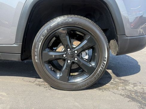 Certified 2024 Jeep Grand Cherokee Altitude AWD/4WD image 32