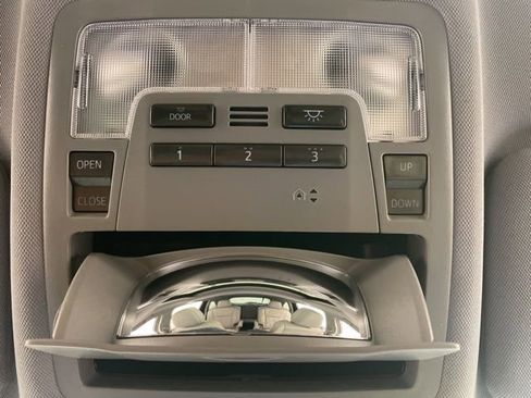 Used 2019 Toyota Highlander XLE image 18