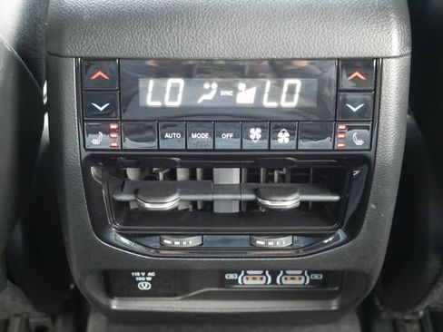 Used 2022 Jeep Grand Cherokee Overland w/ Luxury Tech Group IV AWD/4WD image 26