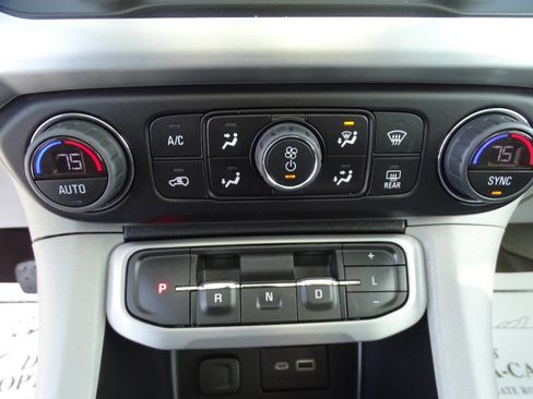 Used 2023 GMC Acadia AWD SLE image 29