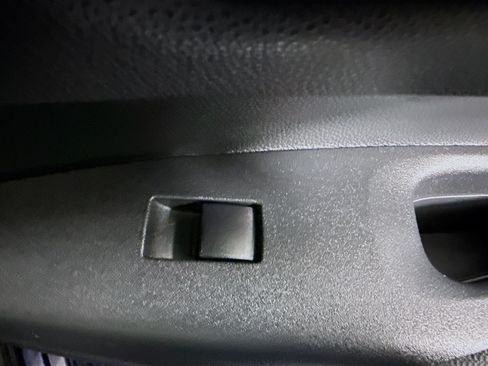 Used 2020 Toyota Corolla LE FWD image 30