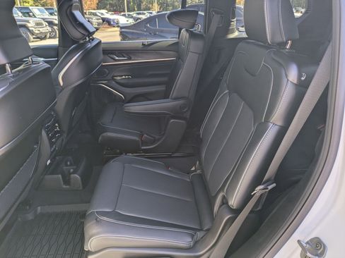 New 2025 Jeep Grand Cherokee L Overland w/ Advanced Protech Group III image 25