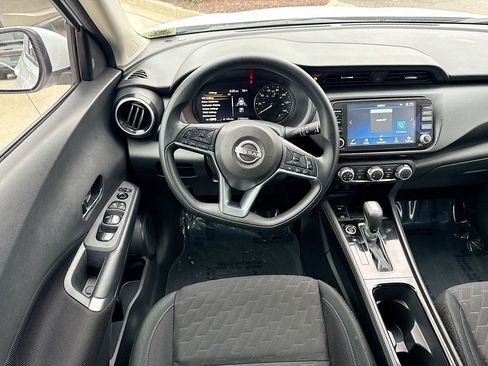 Used 2024 Nissan Kicks SV image 11