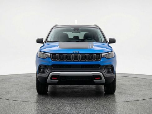 Used 2025 Jeep Compass Trailhawk w/ Trailer Tow Group image 2