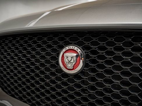 Used 2017 Jaguar F-PACE S image 3