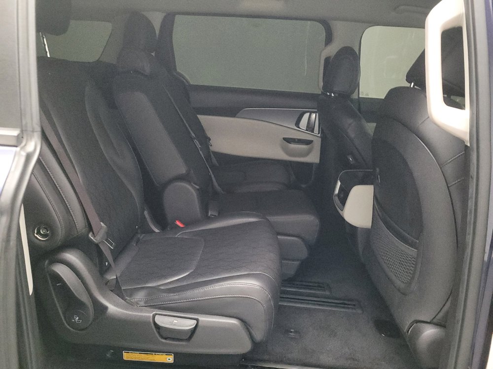 Used 2022 Kia Carnival LX FWD image 19