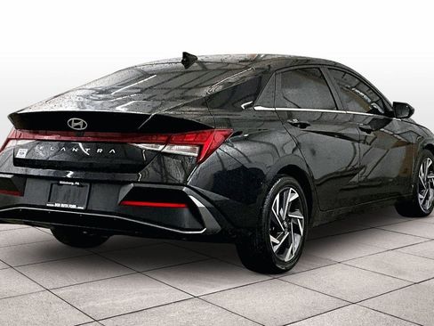 Used 2024 Hyundai Elantra SEL w/ Convenience Package image 11