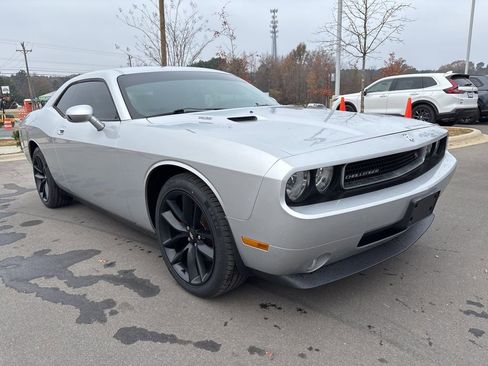 Used 2010 Dodge Challenger R/T image 3