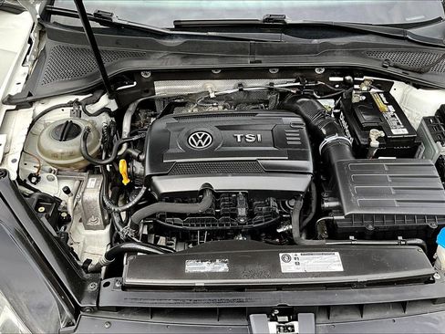 Used 2015 Volkswagen Golf S image 36