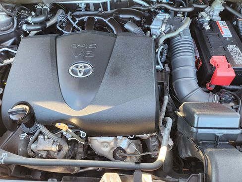 Used 2021 Toyota Highlander XLE image 37