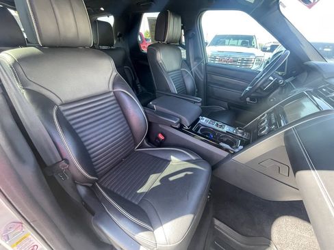 Used 2020 Land Rover Discovery HSE Luxury image 29