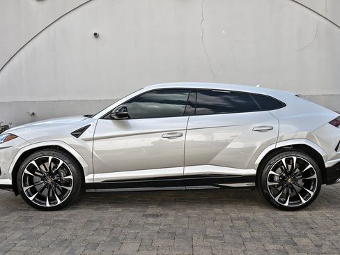 Used 2022 Lamborghini Urus AWD/4WD image 11