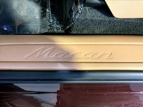 Certified 2024 Porsche Macan w/ Premium Plus Package AWD/4WD image 19
