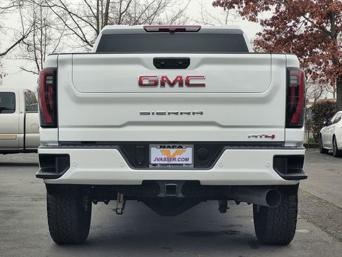 Used 2025 GMC Sierra 2500 AT4 image 7