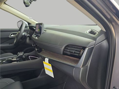 New 2026 Nissan Rogue Platinum AWD/4WD image 13