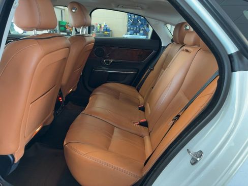 Used 2019 Jaguar XJ R-Sport image 7