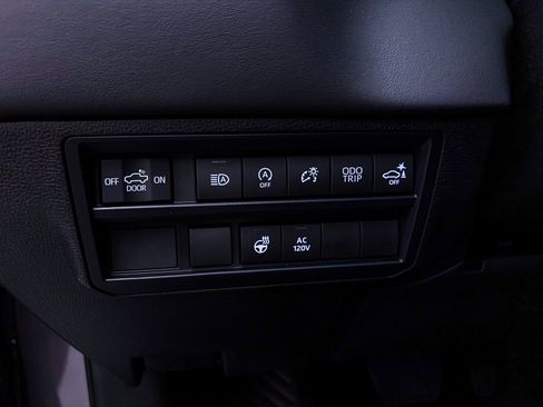 Used 2024 Toyota Tundra Platinum AWD/4WD image 4