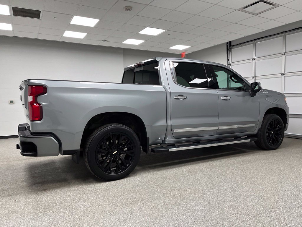 Used 2024 Chevrolet Silverado 1500 High Country w/ High Country Premium Package AWD/4WD image 11