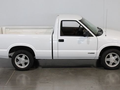 Used 1998 Chevrolet S10 Pickup 2WD Regular Cab image 17