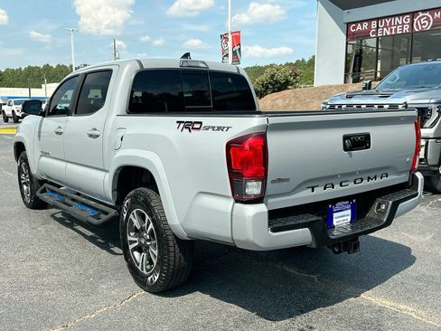 Used 2018 Toyota Tacoma TRD Sport RWD image 6