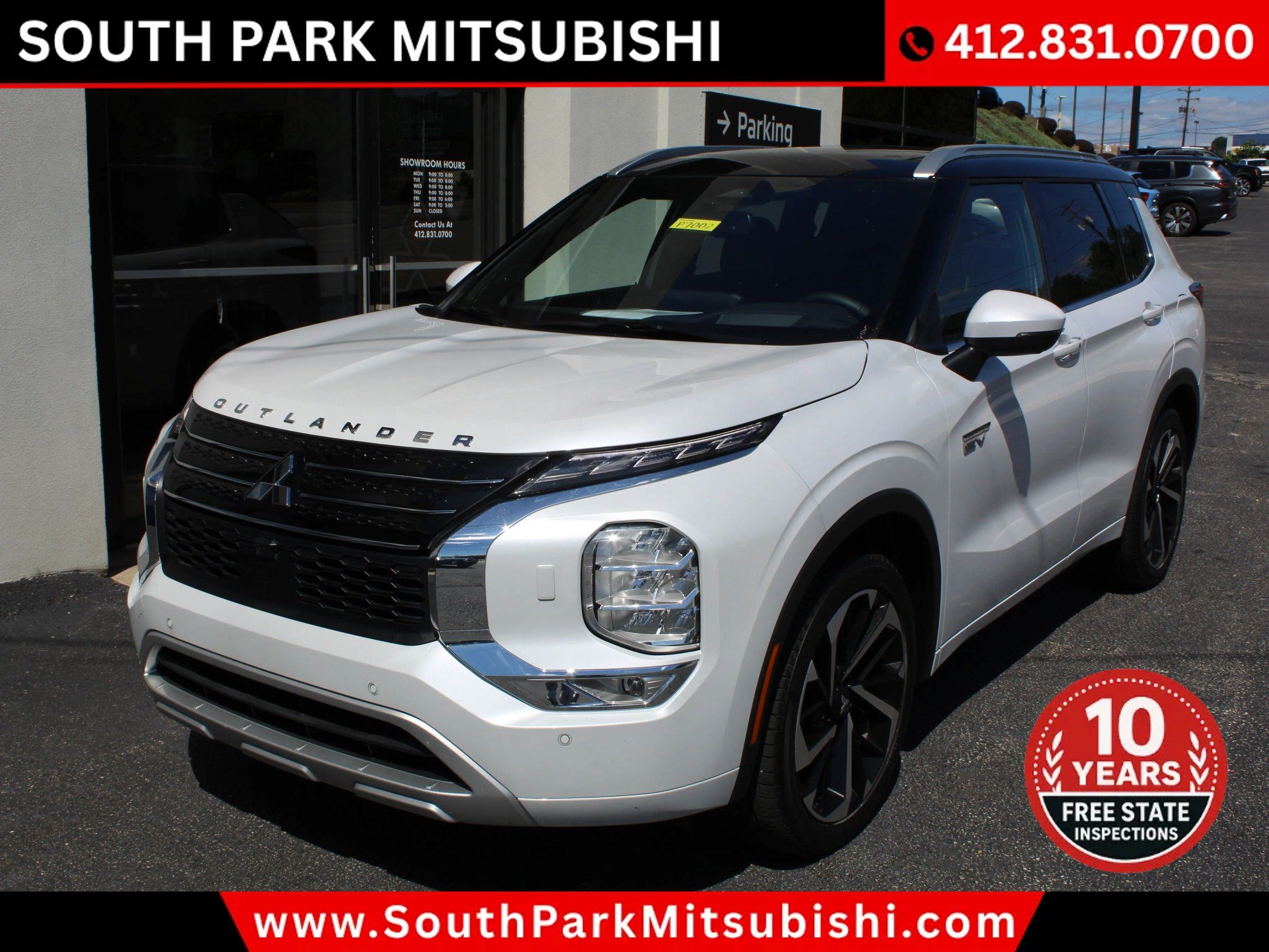Used 2025 Mitsubishi Outlander 4WD Plug-In Hybrid image 3