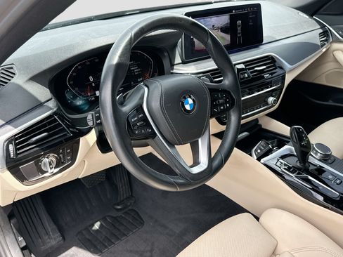 Used 2022 BMW 530i w/ M Sport Package RWD image 9