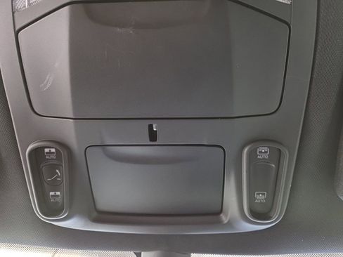 Used 2025 Chrysler Pacifica Limited FWD image 27