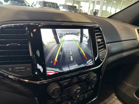 Used 2020 Jeep Grand Cherokee Altitude AWD/4WD image 26