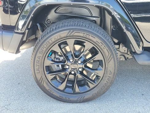 Used 2022 Jeep Wrangler Unlimited Sahara 4xe AWD/4WD image 5