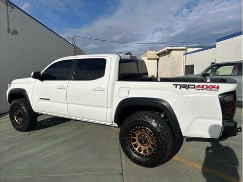 Used 2021 Toyota Tacoma TRD Off-Road image 12