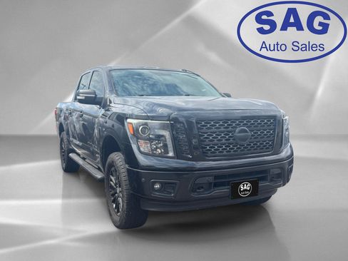 Used 2018 Nissan Titan SV w/ SV Convenience Package AWD/4WD image 2