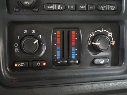 Used 2007 Chevrolet Silverado 2500 LT w/ Heavy-Duty Power Package AWD/4WD image 16