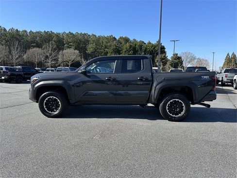 Used 2024 Toyota Tacoma image 5
