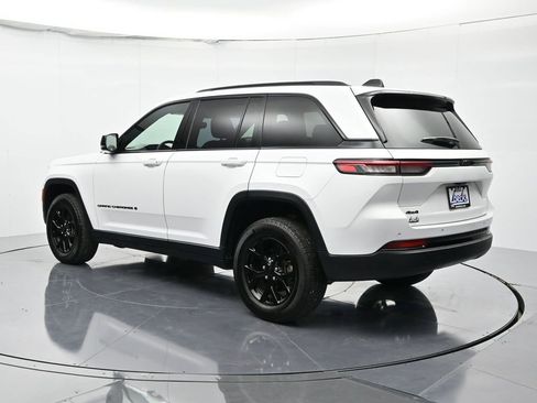 Certified 2024 Jeep Grand Cherokee Altitude image 7