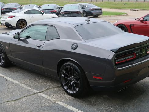 Used 2020 Dodge Challenger R/T Scat Pack RWD image 9