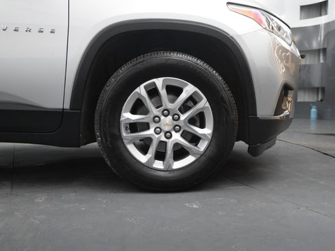 Used 2018 Chevrolet Traverse LT image 16