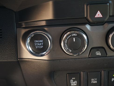 Used 2020 Toyota Tacoma TRD Off-Road w/ Technology Package AWD/4WD image 22