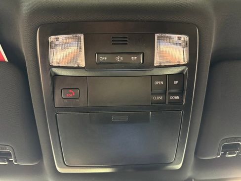 Used 2022 Toyota Tacoma Limited AWD/4WD image 39