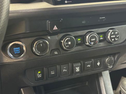 Used 2020 Toyota Tacoma TRD Off-Road w/ Technology Package AWD/4WD image 34