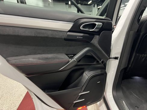 Used 2016 Porsche Cayenne GTS image 29