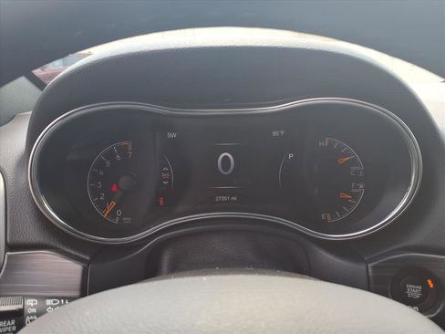 Used 2021 Jeep Grand Cherokee Laredo X image 13