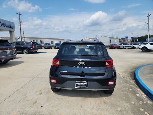 Used 2026 Hyundai Venue SEL FWD image 6