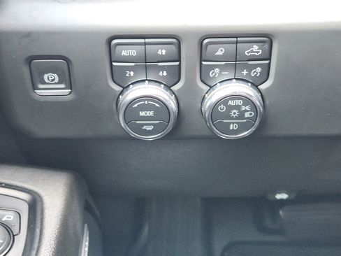 Used 2024 GMC Sierra 2500 AT4 w/ AT4 Preferred Package image 19