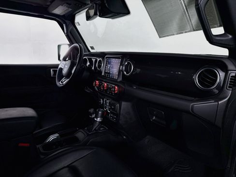 Used 2020 Jeep Wrangler Unlimited Sahara AWD/4WD image 27