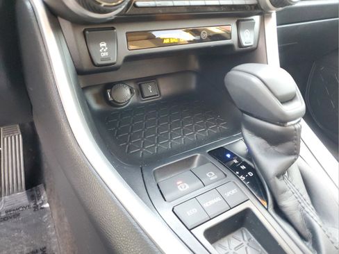 Used 2021 Toyota RAV4 XLE w/ Convenience Package image 21