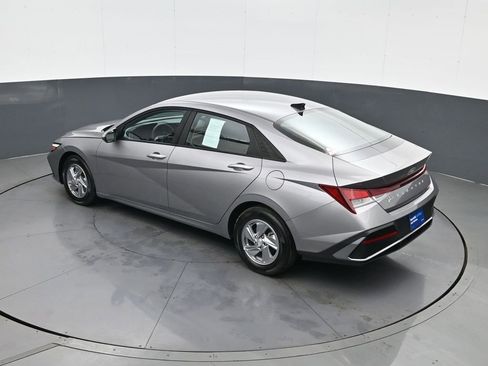 Certified 2024 Hyundai Elantra SE image 19