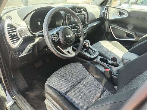 Certified 2025 Kia Soul LX w/ LX Technology Package FWD image 4